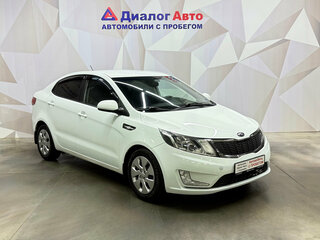 2013 Kia Rio 4-speed III, белый, 850000 рублей, вид 3