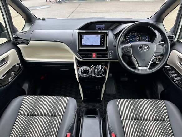 2021 Toyota Noah III (R80) Рестайлинг, белый, 1699000 рублей - вид 12