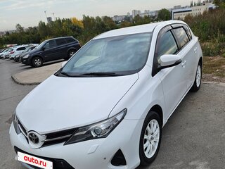2013 Toyota Auris II, белый, 1390000 рублей, вид 2