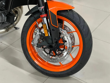 2022 KTM 890 Duke GP, оранжевый, 899000 рублей, вид 2