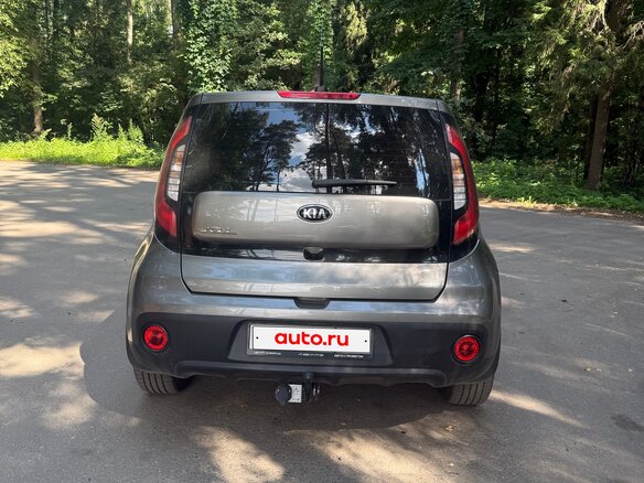 2018 Kia Soul II Рестайлинг, серебристый, 1500000 рублей - вид 1