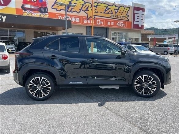 2025 Toyota Yaris Cross I, чёрный, 2016700 рублей - вид 4