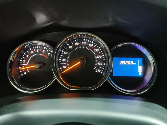 2015 Renault Sandero Stepway II, бежевый, 870000 рублей - вид 9