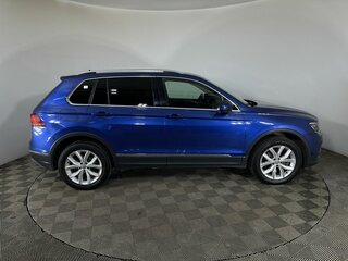 2018 Volkswagen Tiguan II, синий, 1790000 рублей, вид 4