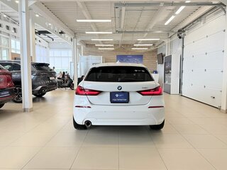 2019 BMW 1 серии 118i III (F40), белый, 1799999 рублей, вид 5