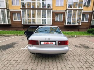 1998 Audi A8 I (D2), серебристый, 380000 рублей, вид 3
