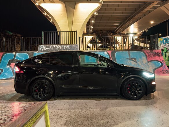 2022 Tesla Model X Plaid I Рестайлинг, чёрный, 6900000 рублей - вид 2