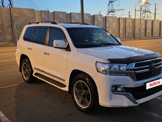 2016 Toyota Land Cruiser 200 Series Рестайлинг 2, белый, 5700000 рублей, вид 3
