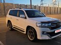 2016 Toyota Land Cruiser 200 Series Рестайлинг 2, белый, 5700000 рублей - вид 2