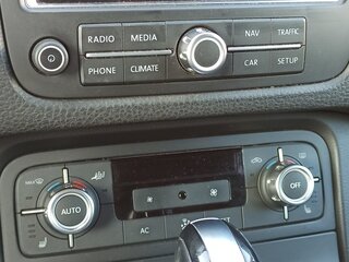 2010 Volkswagen Touareg II, белый, 1575000 рублей, вид 3