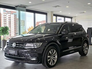 2020 Volkswagen Tiguan II, чёрный, 2639000 рублей, вид 2