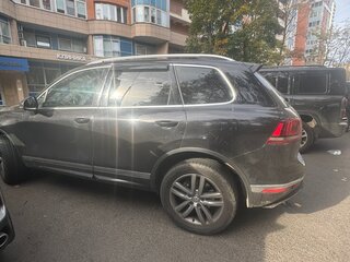 2017 Volkswagen Touareg II Рестайлинг, чёрный, 3500000 рублей, вид 2