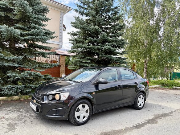 2013 Chevrolet Aveo II, чёрный - вид 2