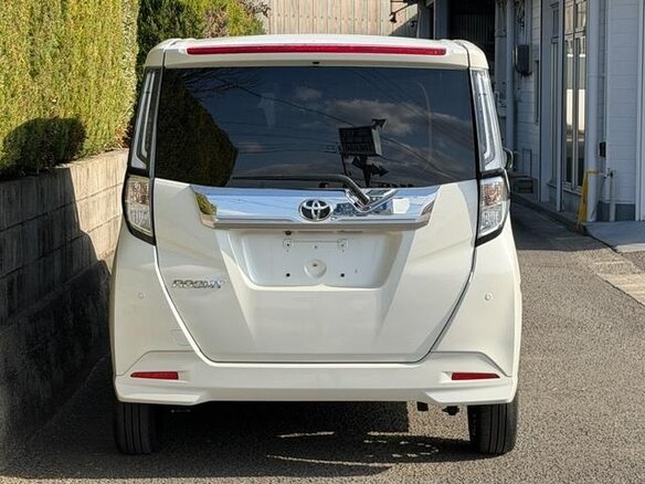 2023 Toyota Roomy I Рестайлинг, белый, 932000 рублей - вид 5