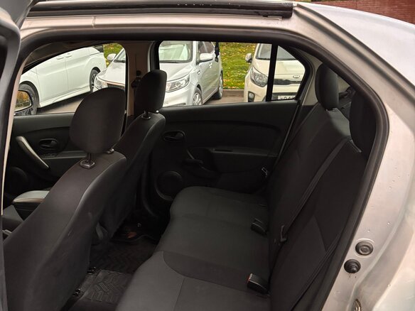 2014 Renault Logan II, серебристый, 800000 рублей - вид 15