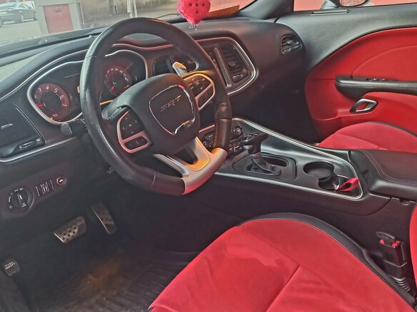 2016 Dodge Challenger III Рестайлинг 2, коричневый, 3500000 рублей - вид 3