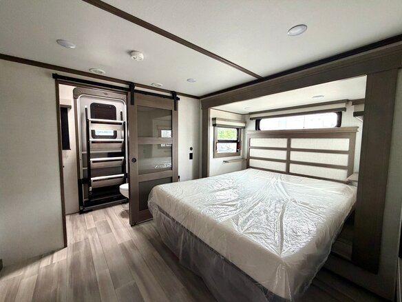 2023 Grand Design RV Solitude, белый, 9965000 рублей - вид 27