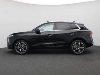 2026 Audi Q3 e-hybrid III (FJ), чёрный, 6675000 рублей, вид 2