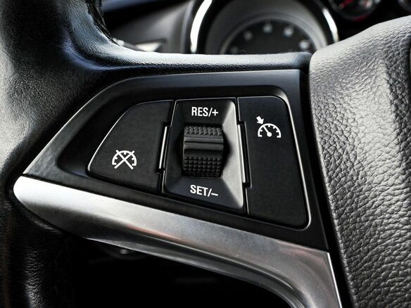 2011 Opel Astra J, белый - вид 13