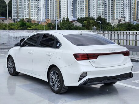 2022 Kia K3 II Рестайлинг, белый, 1780000 рублей, вид 5