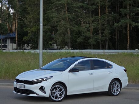 2022 Kia K3 II (China Market) Рестайлинг, белый, 2400000 рублей, вид 1