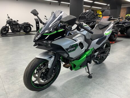 2025 Kawasaki Ninja 7, серый, 850000 рублей, вид 3