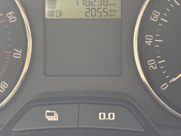 2010 Skoda Fabia II Рестайлинг, красный, 690000 рублей - вид 6