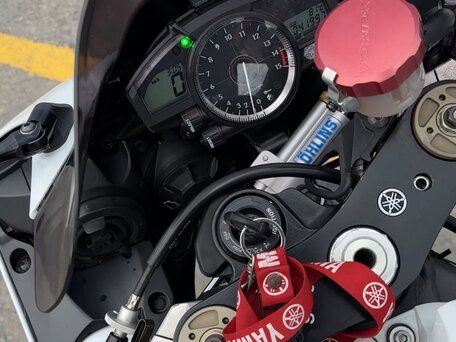 2007 Yamaha YZF-R1, белый, 650000 рублей, вид 5