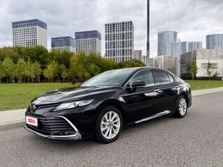 2022 Toyota Camry VIII (XV70) Рестайлинг, чёрный, 3090000 рублей, вид 2