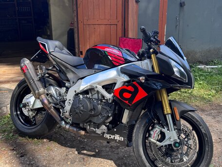 2018 Aprilia Tuono V4, чёрный, 990000 рублей, вид 1