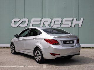 2015 Hyundai Solaris I Рестайлинг, серебристый, 779000 рублей, вид 2