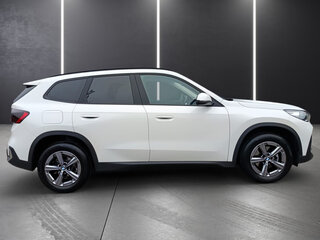 2023 BMW X1 18i sDrive III (U11/U12), белый, 3480755 рублей, вид 4