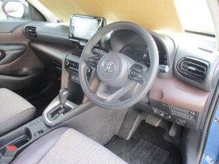 2022 Toyota Yaris IV, голубой, 1080000 рублей, вид 2