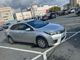 2013 Toyota Corolla XI (E160, E170, E180), серебристый, 900000 рублей, вид 4