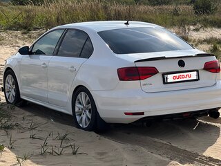 2015 Volkswagen Jetta VI Рестайлинг, белый, 900000 рублей, вид 2