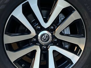 2018 Toyota Land Cruiser 200 Series Рестайлинг 2, белый, 5950000 рублей, вид 5
