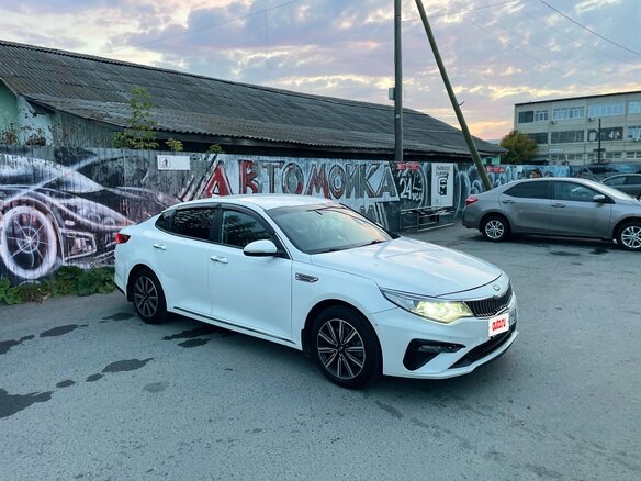 2018 Kia Optima IV Рестайлинг, белый, 1550000 рублей - вид 2