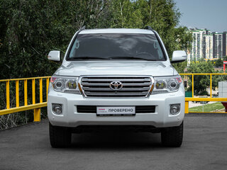 2015 Toyota Land Cruiser 200 Series Рестайлинг 1, белый, 3949000 рублей, вид 2