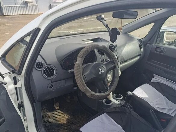 2008 Mitsubishi Colt CZ1 VI (Z30) Рестайлинг, белый, 280000 рублей - вид 6