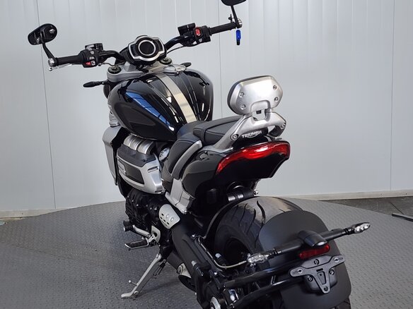 2020 Triumph Rocket 3, чёрный, 1769000 рублей - вид 6