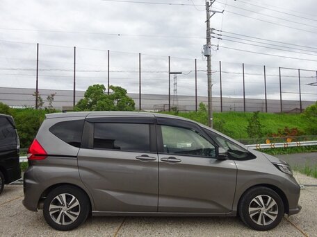 2021 Honda Freed II Рестайлинг, серый, 1400000 рублей, вид 5