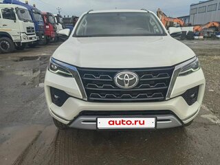 2021 Toyota Fortuner II Рестайлинг, белый, 5000000 рублей, вид 2