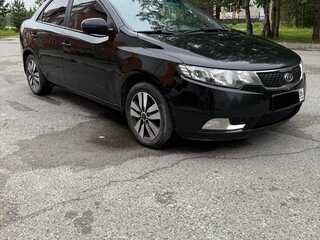 2013 Kia Cerato 6-speed II, чёрный, 800000 рублей, вид 3