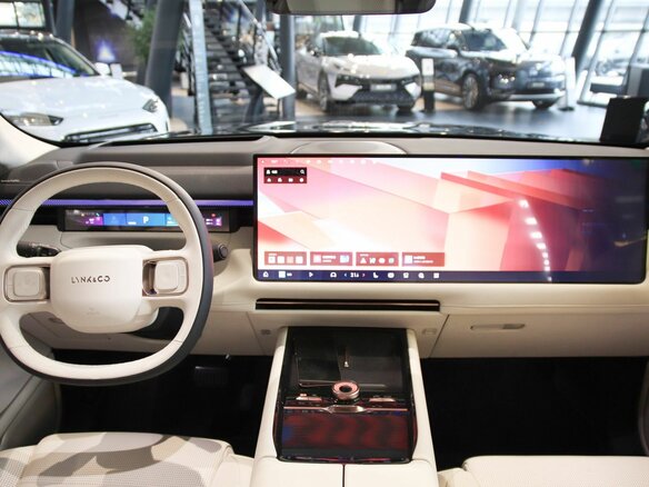 2025 Lynk & Co 900, чёрный - вид 13