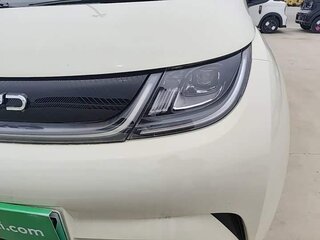 2026 BYD Dolphin 44.9 kWh I, золотистый, 1650213 рублей, вид 3
