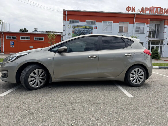 2016 Kia Ceed II Рестайлинг, серебристый, 1300000 рублей - вид 5