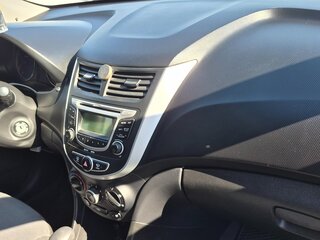 2013 Hyundai Solaris I, серый, 750000 рублей, вид 4