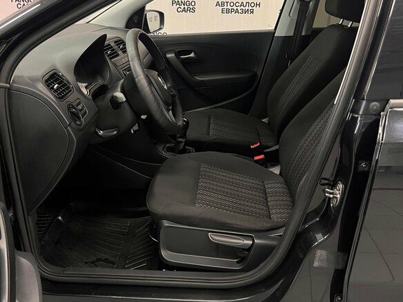 2017 Volkswagen Polo V Рестайлинг, чёрный, 858000 рублей - вид 10