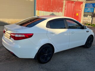 2012 Kia Rio 5-speed III, белый, 625000 рублей, вид 4