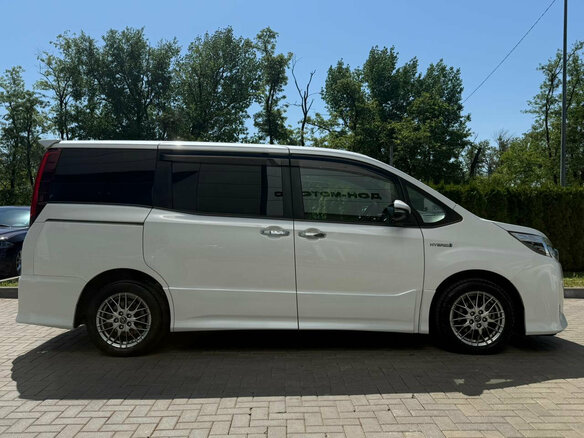 2016 Toyota Noah III (R80), белый, 1695000 рублей - вид 6